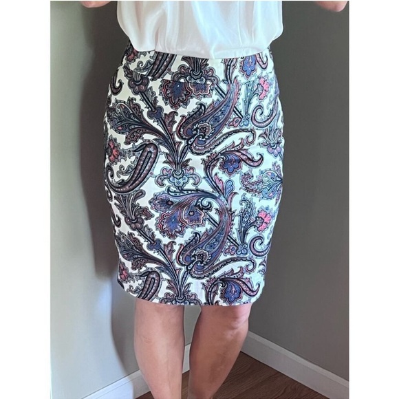 Ann Taylor skirt size 10 paisley print - Picture 2 of 14